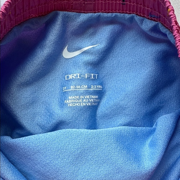 Nike girls 3T short sleeve shirt and shorts set - Picture 3 of 8